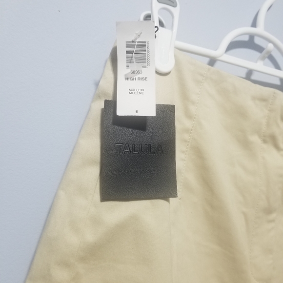 Aritzia Talula High Rise Short - Picture 2 of 2